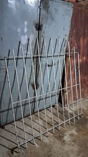 Grades de janelas <br> rade reforçada em perfeito estado só pintar.<br> São 2 do mesmo tamanho