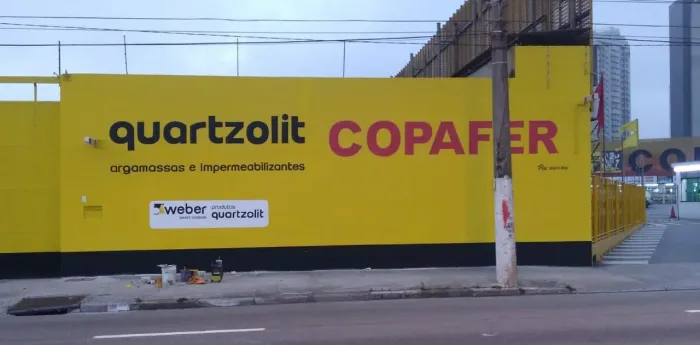 Letreiros em Muros e Paredes