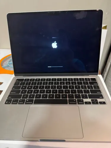 MacBook Air M4 16 GB RAM e 256 SSD