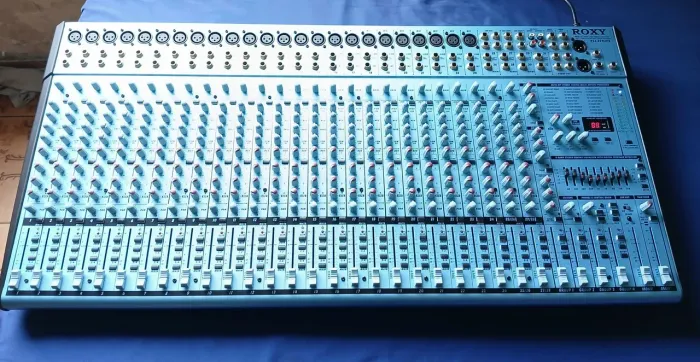 Mesa de Som Roxy Profissional 32 Canais