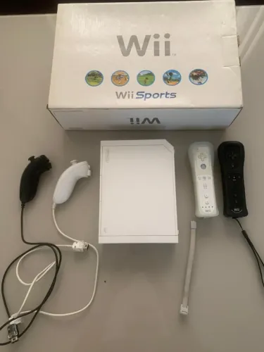 Nintendo WII Completo com Caixa, Manuel, 02 manetes e 03 jogos originais