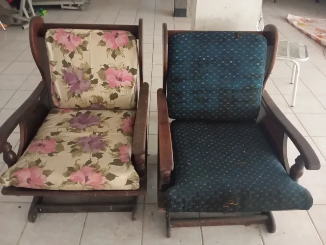 2 poltronas em madeira