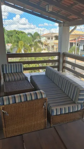 Conjunto sofá e mesinha de vime 