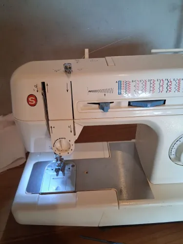 Maquina de Costura Singer