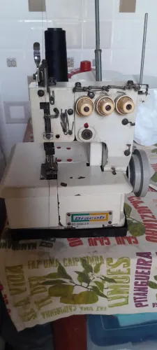 Vendo maquina  galoneira Bracob 3 agulhas.