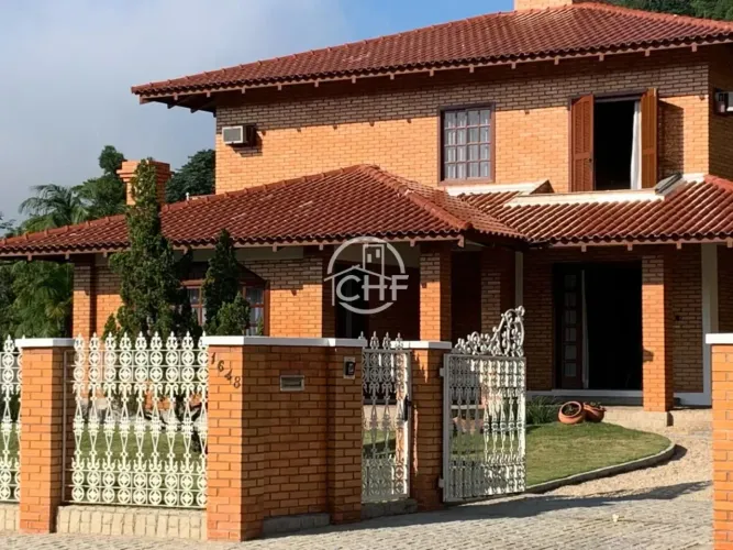 EXCELENTE CASA EM GUABIRUBA