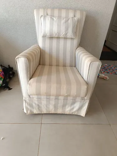 Poltrona de balanço para amamentação