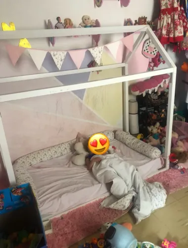 Cama montessoriana branca sem colchão, não faço envio buscar na porta!