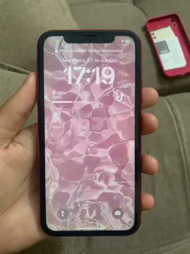 iPhone XR vermelho