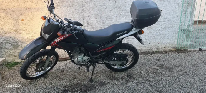 Moto em perfeito estado .