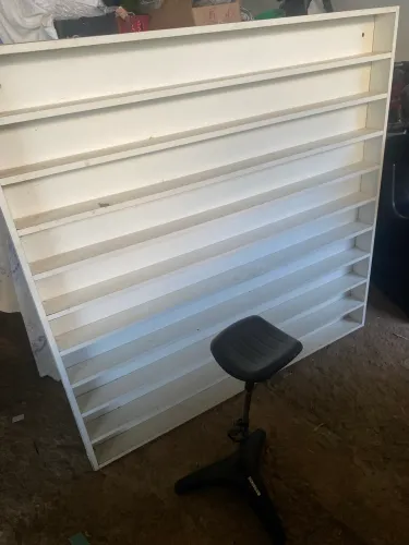 Expositor e suporte de pé
