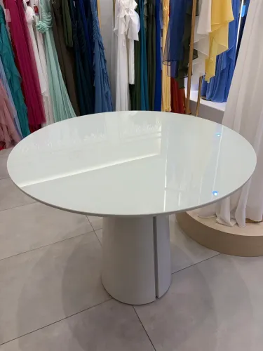 Mesa Moderna