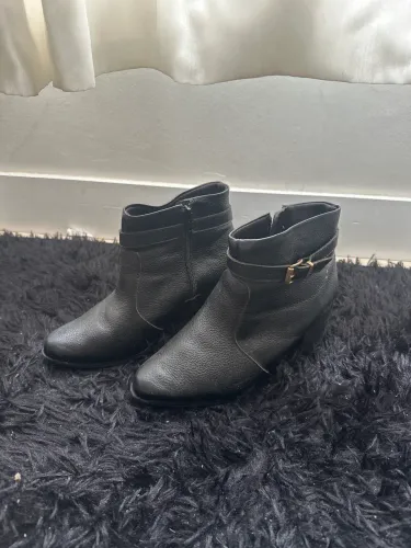 Bota preta cano baixo