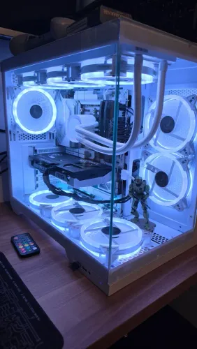 PC Gamer Ryzen 7 9700x + RTX 5060Ti