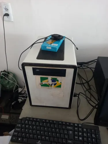 CPU muito boa pra estudar ou trabalhar funciona perfeitamente 