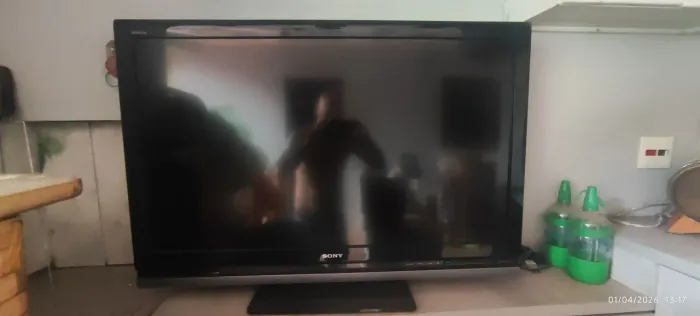 Tv sony bravia 46 polegadas antiga 