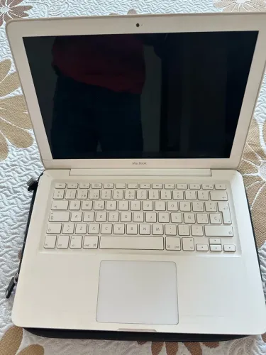 MacBook Withe 2009