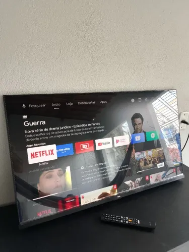 TV SMART ANDROID 40*, PERFEITA, COM CONTROLE.