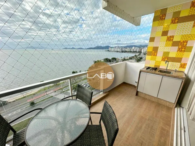 Apartamento 3 dormitórios sendo 3 suítes na Beira Mar