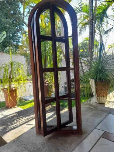 Janelas em imbuia, modelo capela com 1,25m de altura x 45cm de largur, marca Pormade.