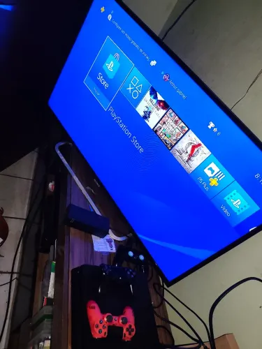 Ps4 slim 1Tb 2 Controles 