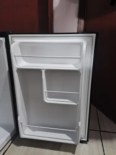 Vendo frigobar Philco 68litros seminovo