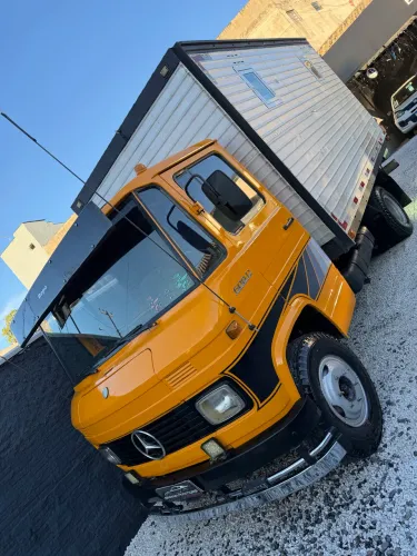 Mercedes 608 
