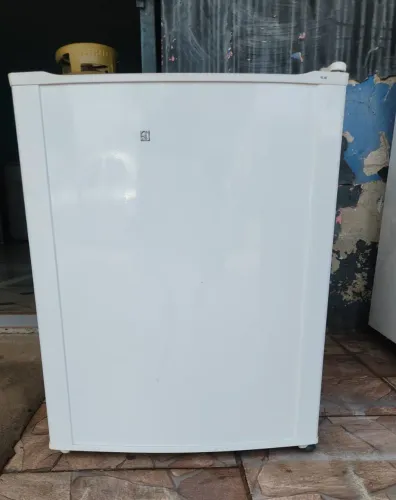 Frigobar Electrolux 85L 