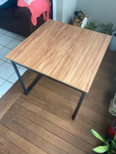Mesa de jantar quadrada - em estado de nova!