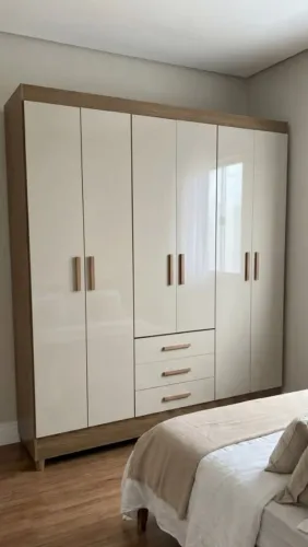 Vendo armário impecável semi novo apenas 4 messes de uso