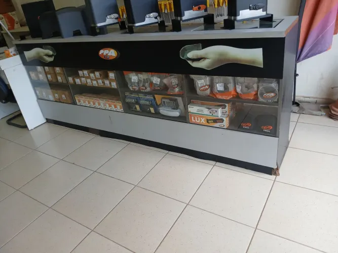 Balcão expositor de MDF planejado