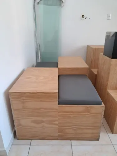 Puff Modular Grande em Madeira com Estofado - Design Moderno