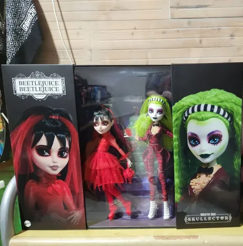 Monster high beetlejuice com caixa