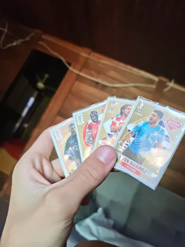 3 Golds e uma bronze (valor de todas) Figurinha Legend da Copa