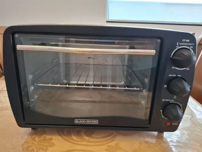 Forno Elétrico Black Decker 220V, modelo Ft140, 1200W de potência