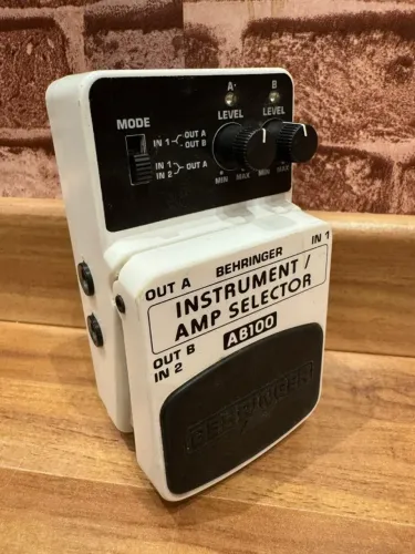 Pedal Behringer AB100 Selector A/B p/ Instrumento e Amplificador