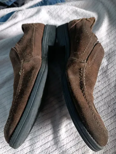 Sapato slip marrom em camurça Picolotto