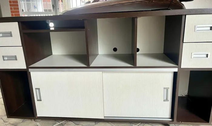MÓVEL DE SALA / RACK COM ARMÁRIOS - BOM ESTADO