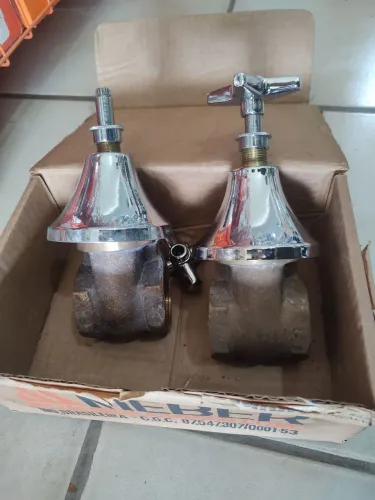 2 registros de gaveta 1 1/4" Mever com acabamento