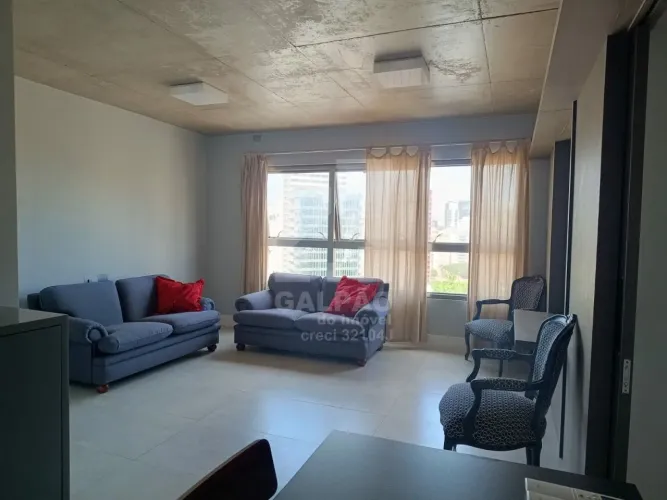Com portaria 24 horas, academia, piscina, salão de festas, gás encanado, playground, lavan