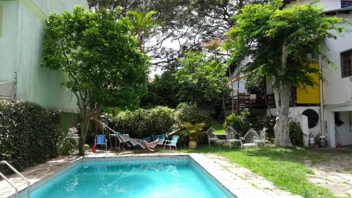 Linda casa com piscina. Silêncio e tranquilidade.