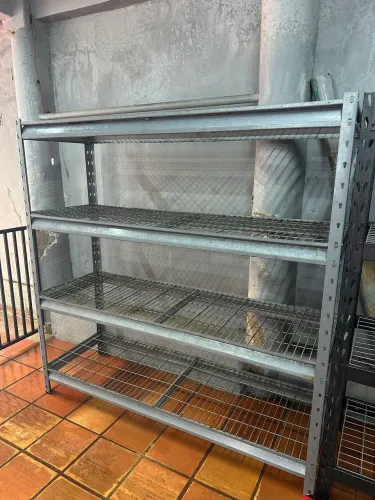 2 prateleiras para depósito