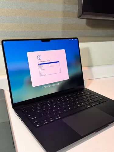 MacBook Pro M4 Pro 24GB RAM / 512SSD