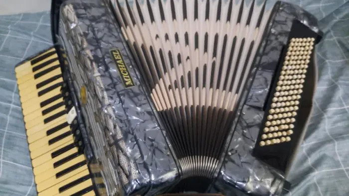 acordeon 120 baixos exelente estado menor preço