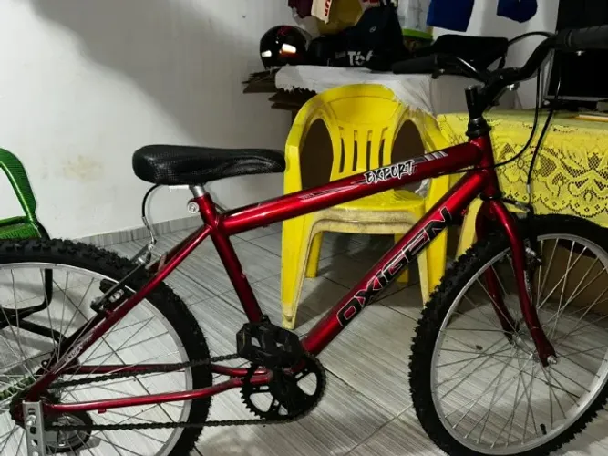 Bicicleta Vermelha com rodinha - Pouco usada