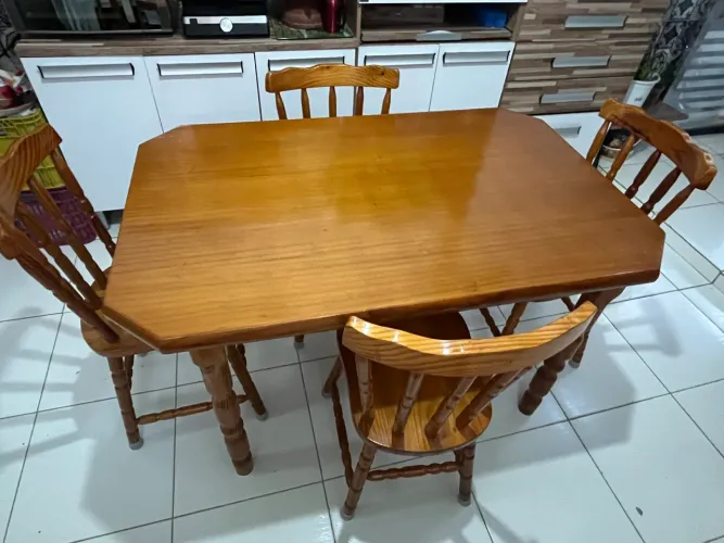 Mesa em ótimo estado madeira