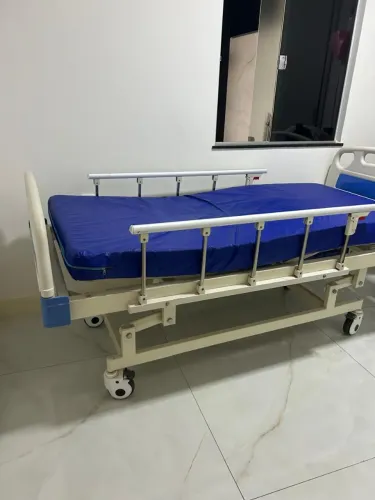 Cama hospitalar para idoso,semi nova