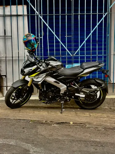 MELHOR QUE CB300f FZ25 e SAHARA !! BAJAJ NS400z 40cv ZERADA !!!