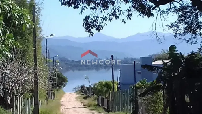 Casa em Rua que vai pra Lagoa de Ibiraquera - Ibiraquera - Imbituba/SC