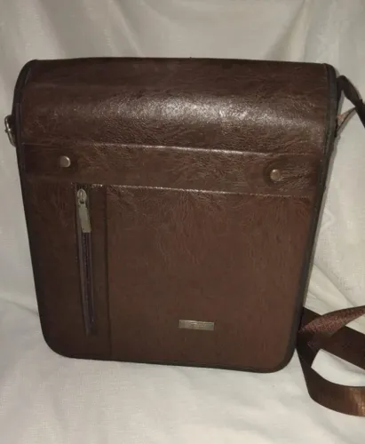Bolsa em Couro Sintético Masculino Transversal Estilo Carteiro Executiva Cor Marrom
